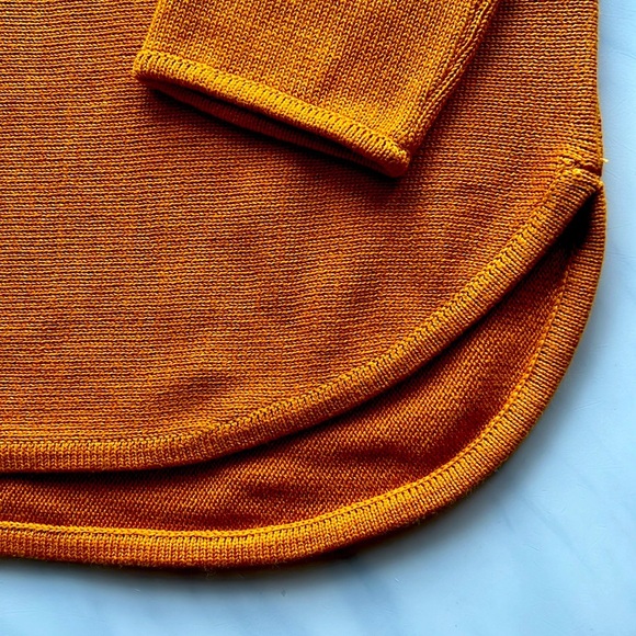 NWT MICHAEL Michael Kors Curved Hem Gold Back Zip Crew Neck Sweater Size Medium - Picture 2 of 7